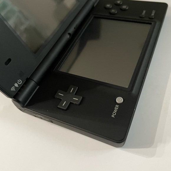 Nintendo DSi, black (includes  protective skin, stylus pen, charger, and R4i). - Picture 3 of 10